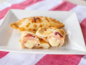 Empanada de jamón y queso