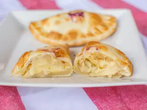 Empanada de queso y cebolla