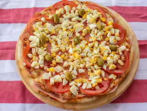 Pizza napolitana huevo y jamón