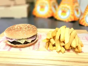 Maxi burguer jam queso +fritas