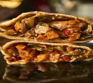 Hongos y vegetales salteados