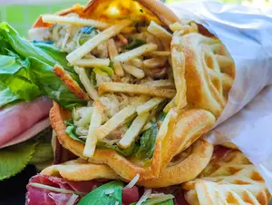 Waffle premium pollo