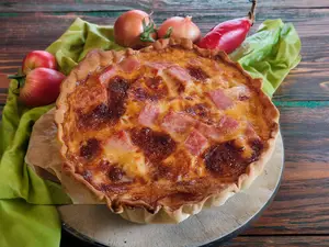 Tarta de jamón y queso