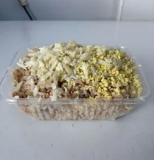Arroz atun huevo y mayonesa