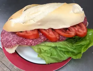 Frances salame y queso lechuga y tomate