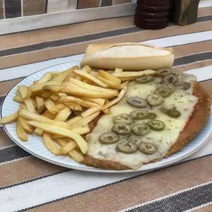 Milanesa a la pizza con papas