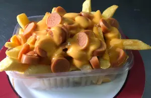Salchi papas con queso cheddar grande