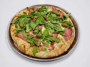 Pizza com jamón y ananá