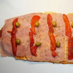 03 Pizza con jamón y morrón