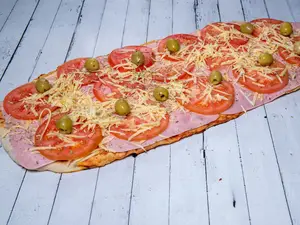 09pizza napo con provo y jamón