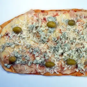12 Pizza con roquefort