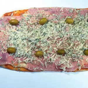 13 Pizza con roquefort y jamón
