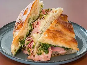 Focaccia de mortadela