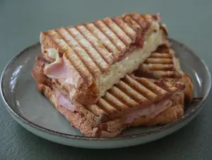Sándwich triple mixto