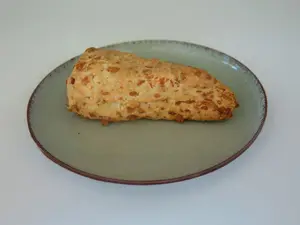 Scon de queso relleno