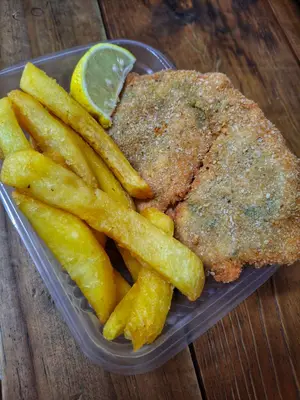 Milanesa de pollo c/guarnición