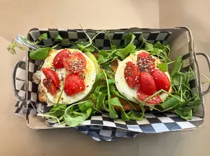 Tostada avocado fit con huevo