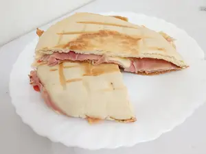 Tostado árabe prosciutto