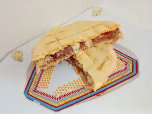 Tostado de chipá prosciutto