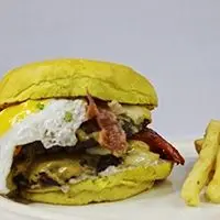 Burger Pampa + Papas Fritas