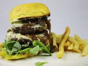 Burger Roque + Papas Fritas