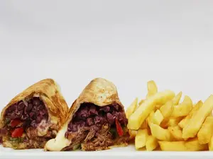 Burrito de lomo + Papas Fritas