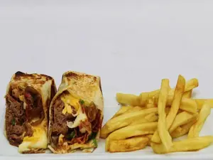 Burrito del club +papas fritas