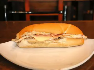 Sand pechuga jamon y queso