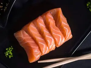 Sashimi salmón (5 unidades)