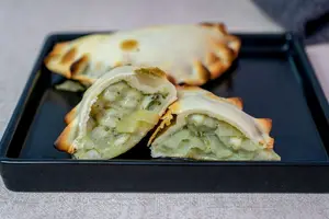 Empanada De Queso Y Cebolla