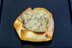 Empanada de queso y cebolla ve