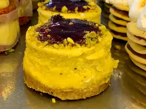 Porción chessecake de pistacho