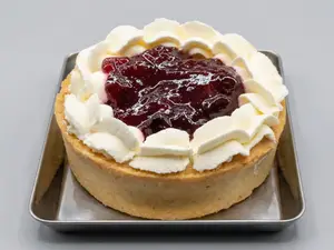 Porción de tarta frutos rojos