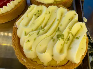 Porción de tarta key lime pie