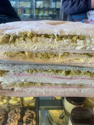 Sándwich miga aceituna y jamón