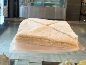 Sándwich miga de roquefort y jamón