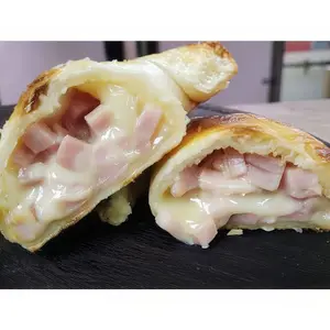 Empanada de jamón y queso