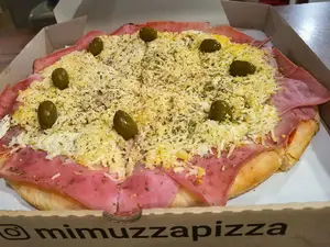 Pizza con jamón y huevo