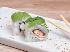 Sake grill roll (10 piezas)