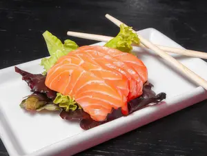 Sashimi de salmón (10 piezas)