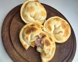 Empanada de jamón y queso