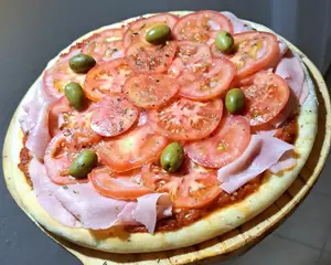 Pizza napolitana con jamón