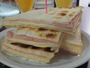 Sándwich tostado de miga por 2