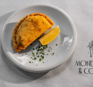 Empanada De Mondongo Frita