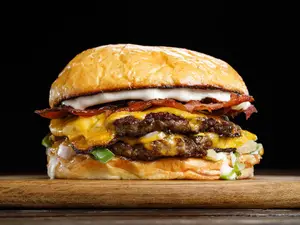 Hamburguesa doble master + papas