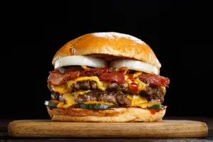 Hamburguesa tucson picante + papas