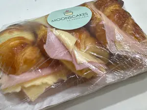 Medialunas c/jamón y queso