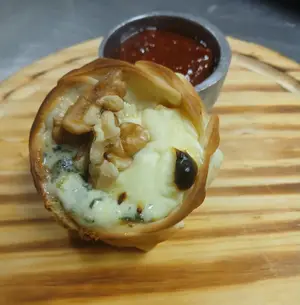 Canastita apio,roquefort,nuez
