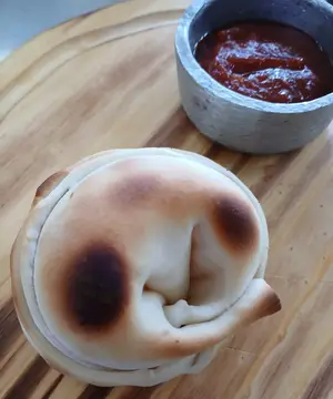 Empanada de jamón y queso