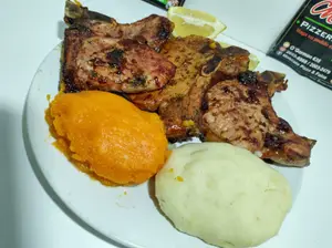 Costillitas De Cerdo Con Guarnición